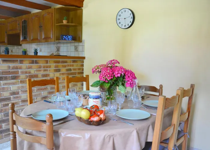 Le Malis - Charming Half-timbered Family House With Large Garden Ferienhaus