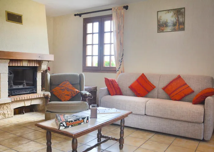 Le Malis - Charming Half-timbered Family House With Large Garden Ferienhaus *