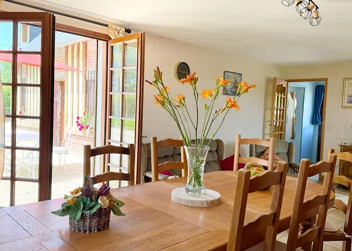 Le Malis - Charming Half-timbered Family House With Large Garden Ferienhaus *