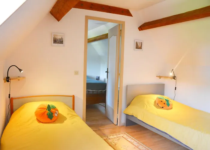 Le Malis - Charming Half-timbered Family House With Large Garden Ferienhaus *